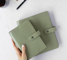 Load image into Gallery viewer, Filofax Malden A5 Vetiver-2026
