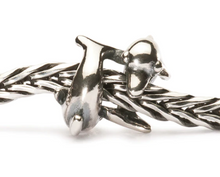 Load image into Gallery viewer, Trollbeads playing Dolphin
