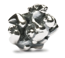 Load image into Gallery viewer, Trollbeads Polar Bear and Baby
