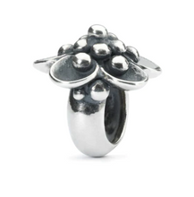 Load image into Gallery viewer, Trollbeads Water Lily Spacer
