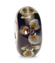Load image into Gallery viewer, Trollbeads Flowers on Indigo
