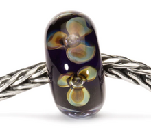 Load image into Gallery viewer, Trollbeads Flowers on Indigo
