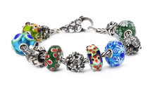 Load image into Gallery viewer, Trollbeads Christmas Flowers
