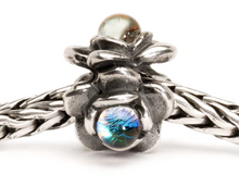 Load image into Gallery viewer, Trollbeads Three Flowers
