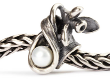Load image into Gallery viewer, Trollbeads Snowdrop of January
